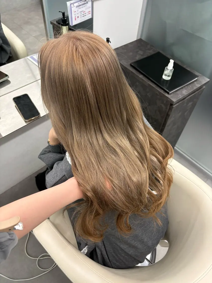 セミロング カラー ヘアカラー 透明感カラー×顔周り mizuki🫧のヘアスタイル