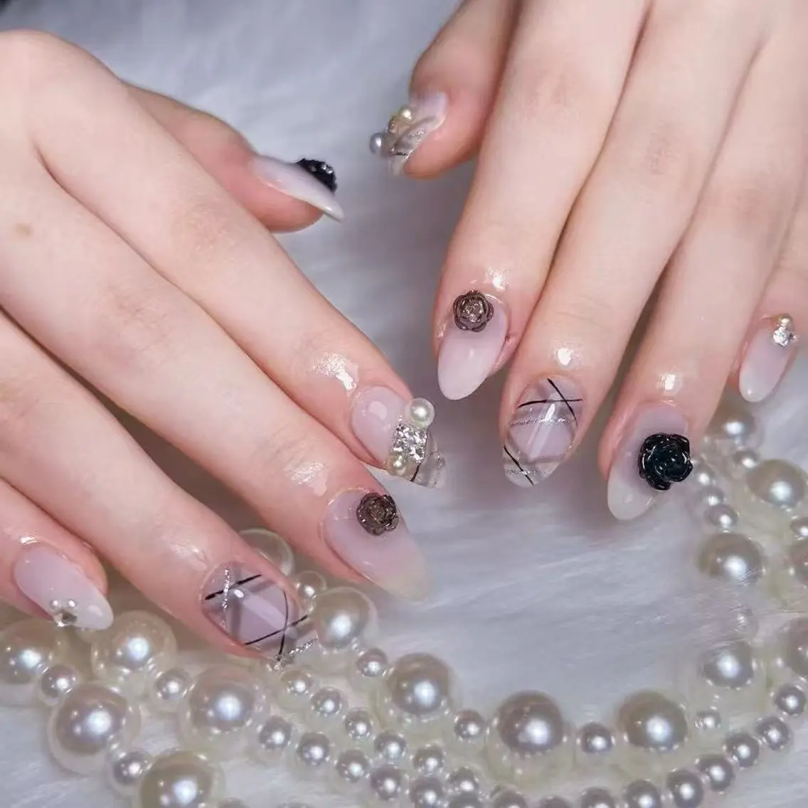 ネイル アートネイル オーロラネイル フラッシュネイル ガーリー キラキラネイル ハンドネイル Una NAILMANAMIのネイルデザイン