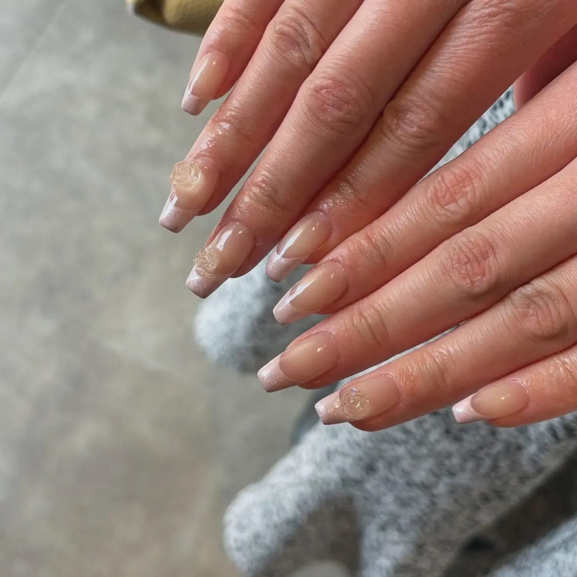 ネイル フレンチネイル キラキラネイル nailsalon mimiのネイルデザイン