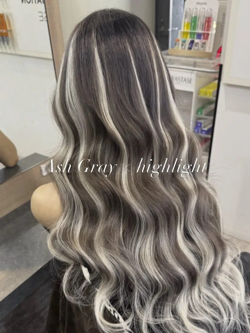 ロング カラー シールエクステ アッシュ アッシュグレー デザインカラー ハイライトカラー カット ヘアカラー エクステ RIEブリーチ& エクステ特化型のヘアスタイル