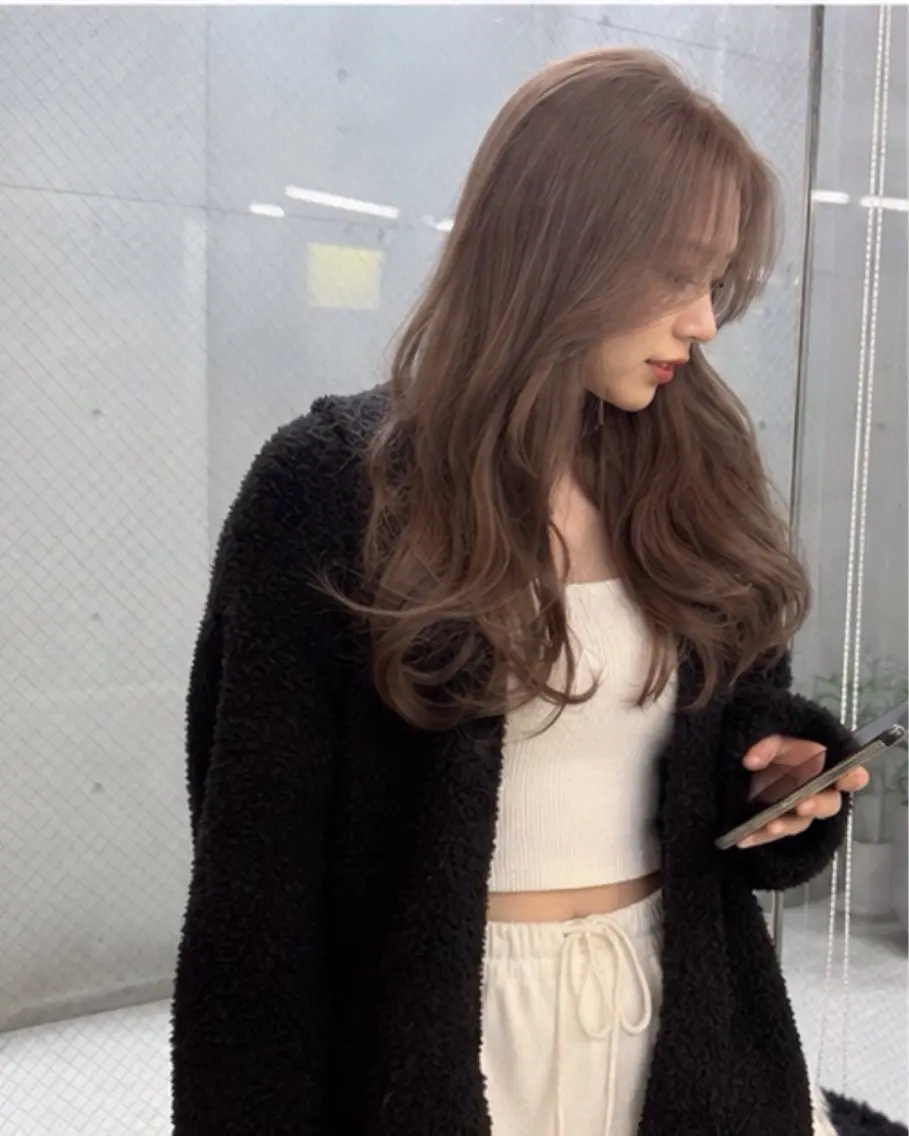 セミロング 韓国風ヘア レイヤーカット 小顔カット カット ヘアカラー pia 薬院のヘアスタイル