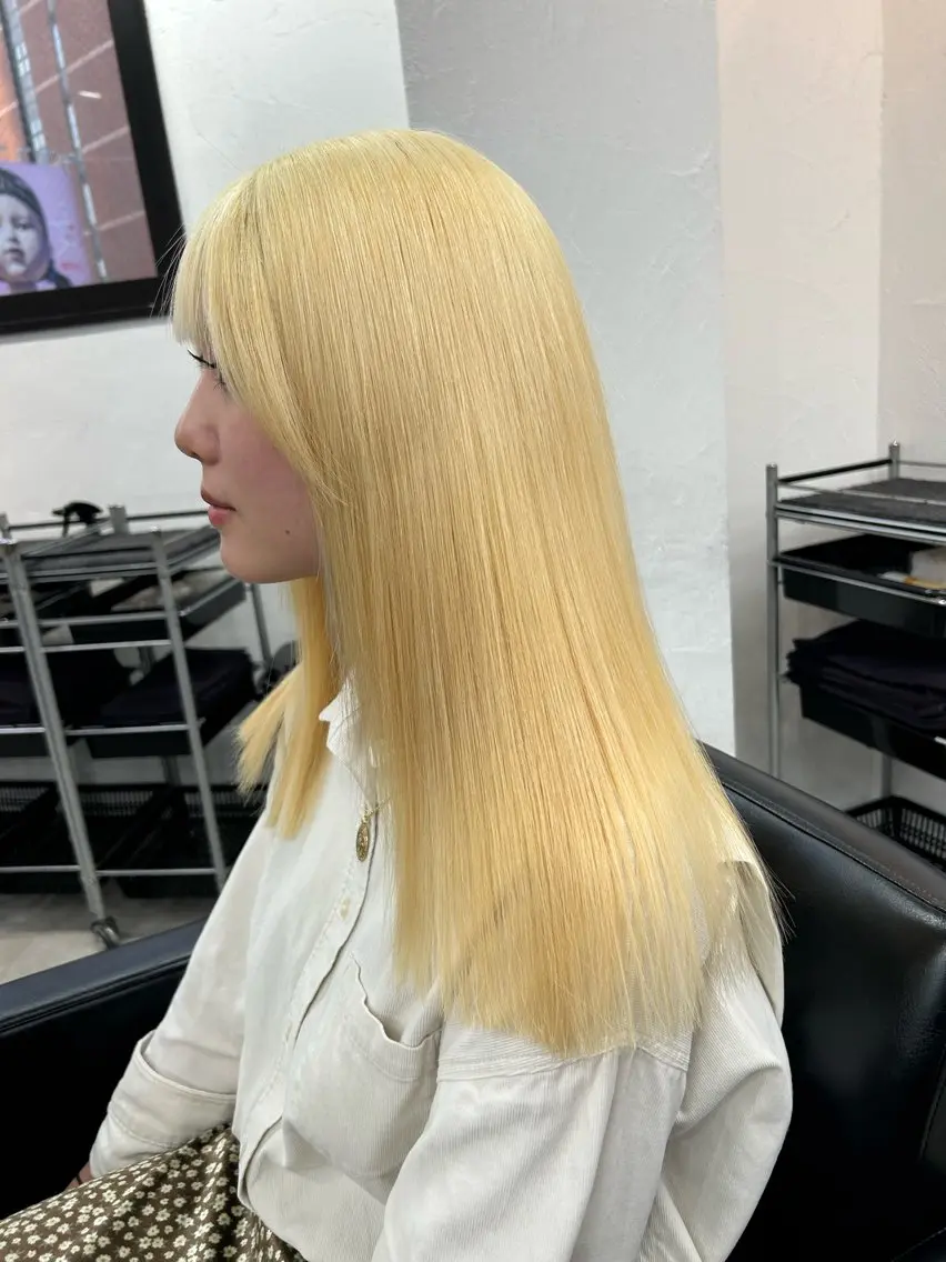 セミロング カラー ブリーチ ブロンド ケアブリーチ トリートメント カット ヘアカラー トリートメント ヘアセット RYOSUKE ハイトーンのヘアスタイル