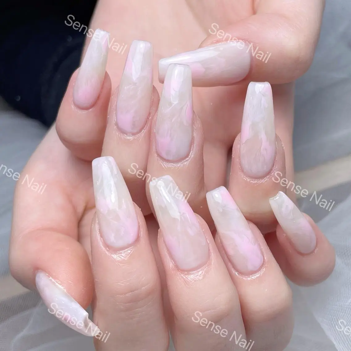 ネイル ハンドネイル 🦋 Queenieのネイルデザイン