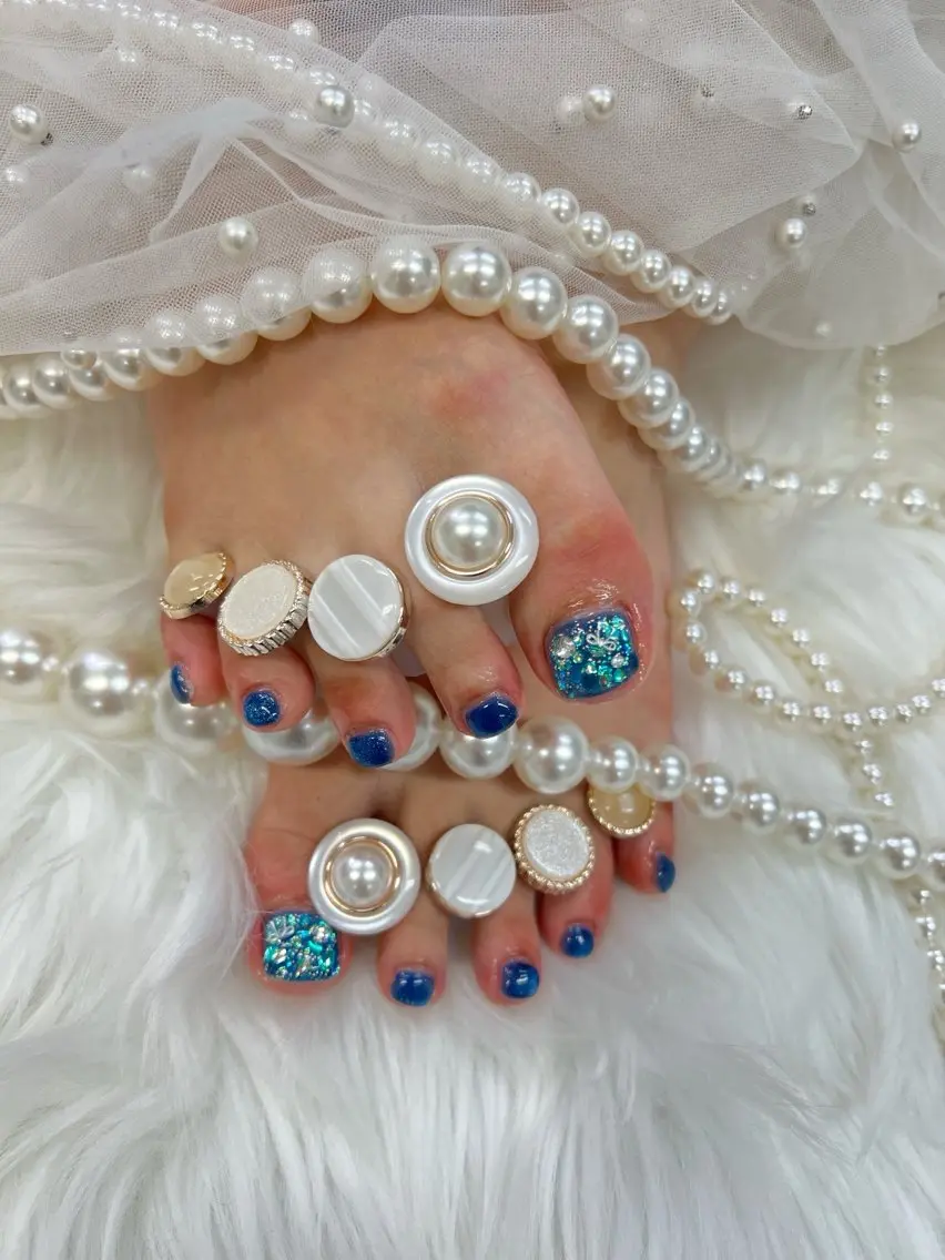 ネイル フットネイル フレンチネイル ジェルネイル ガラスフレンチ キラキラネイル Queeens nailのネイルデザイン