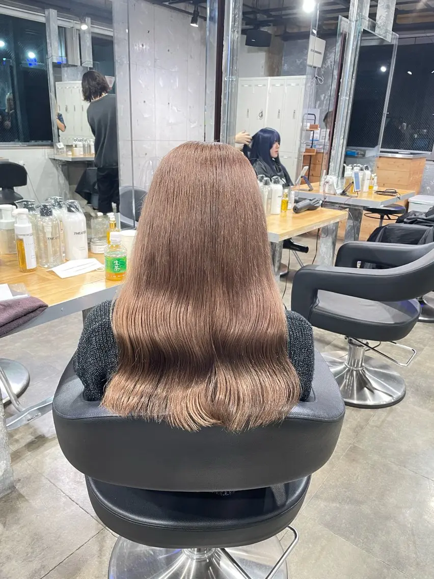 セミロング カラー ヘアカラー トリートメント ヘッドスパ ヘアセット ベージュカラー💖 やすひろのヘアスタイル