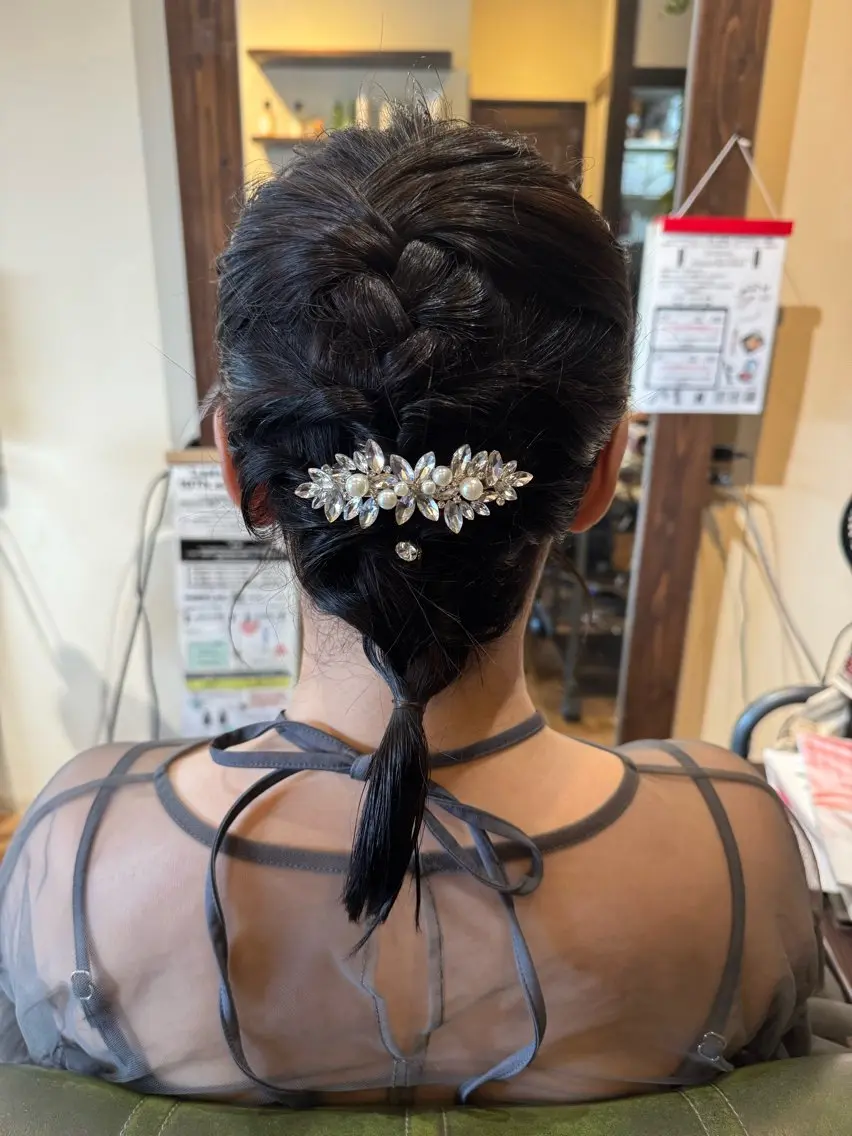 セミロング ヘアアレンジ 結婚式・ブライダル なぎさ/ﾏﾂﾊﾟ ｽﾄﾚｰﾄ/ｶﾗｰのヘアスタイル
