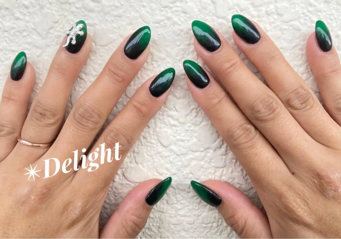 ミディアム ネイル ハンドネイル フットネイル ✴︎ Delightのネイルデザイン
