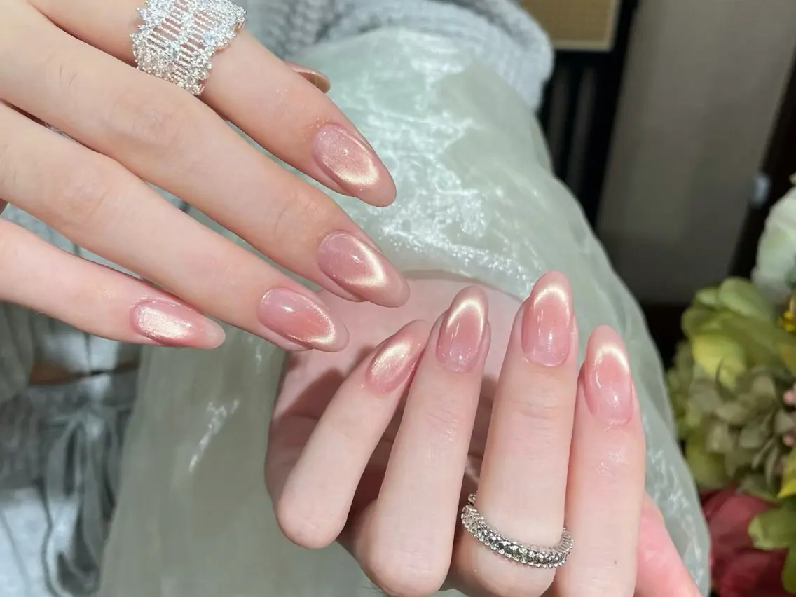 【Hand】🌸 初回ジェルオフ無料💕持ち込みワンホンマグネットフレンチ(オフ、ケア込み)の写真
