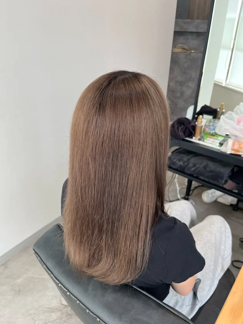 ミディアム カラー グレージュ 小島 悠樹のヘアスタイル