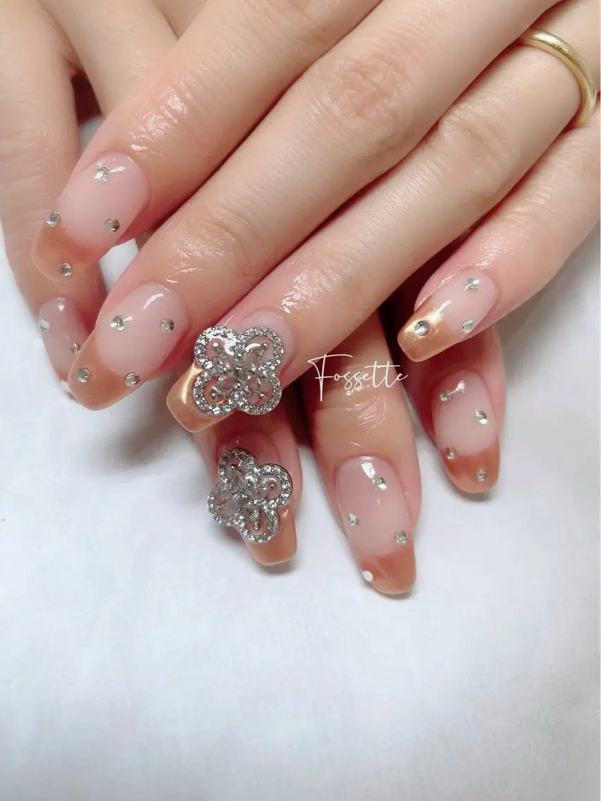 ネイル フレンチネイル キラキラネイル 韓国ネイル ミラーネイル ハンドネイル nailsalon Fossetteのネイルデザイン