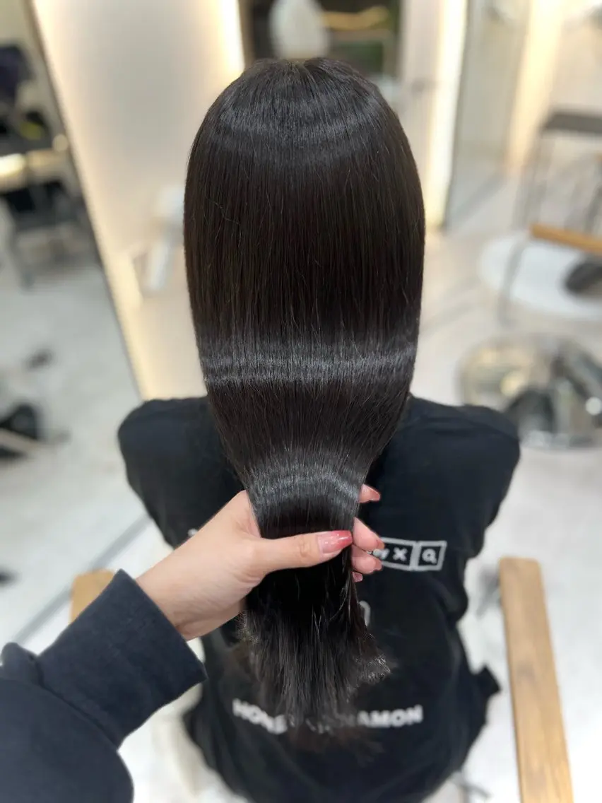 ロング Zina aimiのヘアスタイル