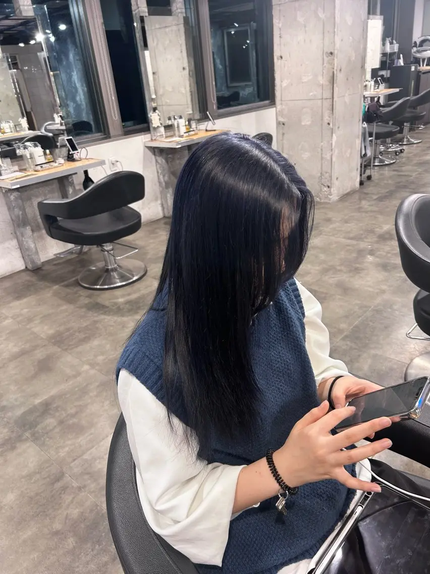 ロング カラー ヘアカラー トリートメント 寒色🦋韓国ヘア💙 ブリーチ/レイヤーのヘアスタイル