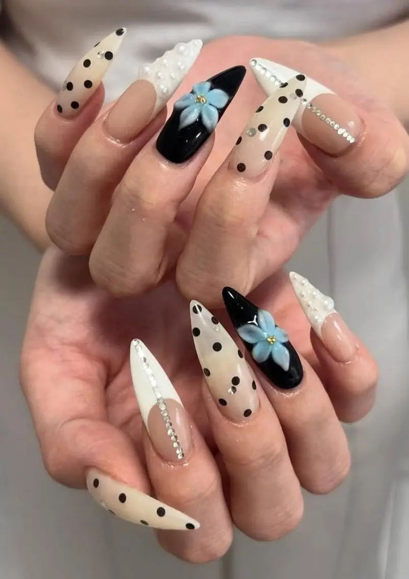 ネイル フレンチネイル ジェルネイル 韓国ネイル マグネットネイル 持ち込み ハンドネイル Royal nail_Mimiのネイルデザイン