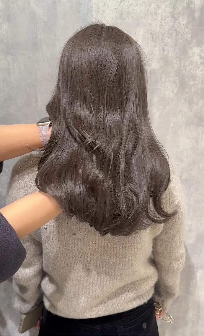 ロング カラー ブリーチ ブリーチなしカラー くびれヘア 顔まわりレイヤー 顔周りカット ヘアカラー トリートメント 髪質改善カラー× 美髪ストレート前出のヘアスタイル