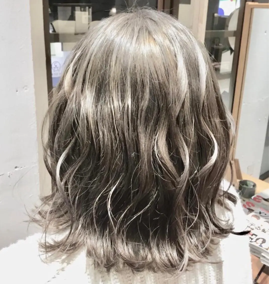 ミディアム カラー 𓏸𓈒𓂃早坂 浩行𓂃𓈒𓏸のヘアスタイル