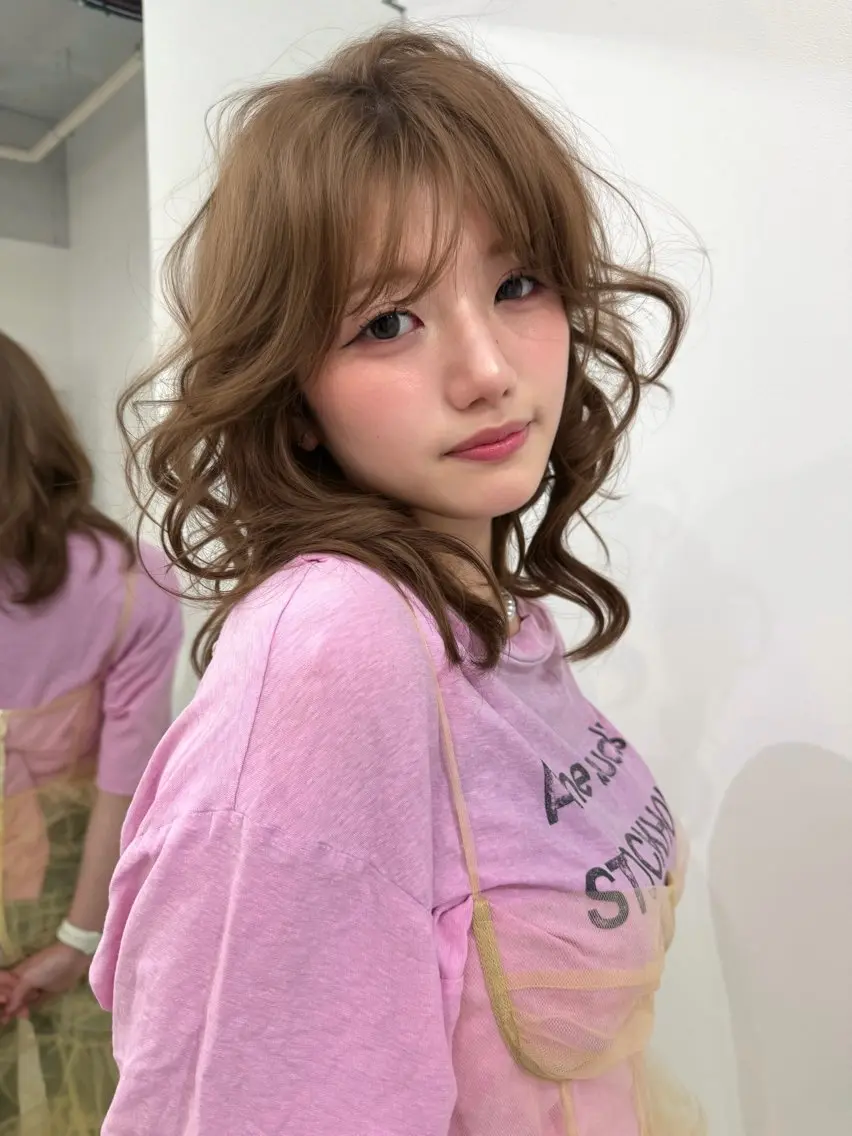 ミディアム カラー パーマ ヘアアレンジ ベージュカラー ブリーチ ケアブリーチ デザインカラー ダブルカラー カット ヘアカラー TATSUハイトーン ミルクティーベージュのヘアスタイル