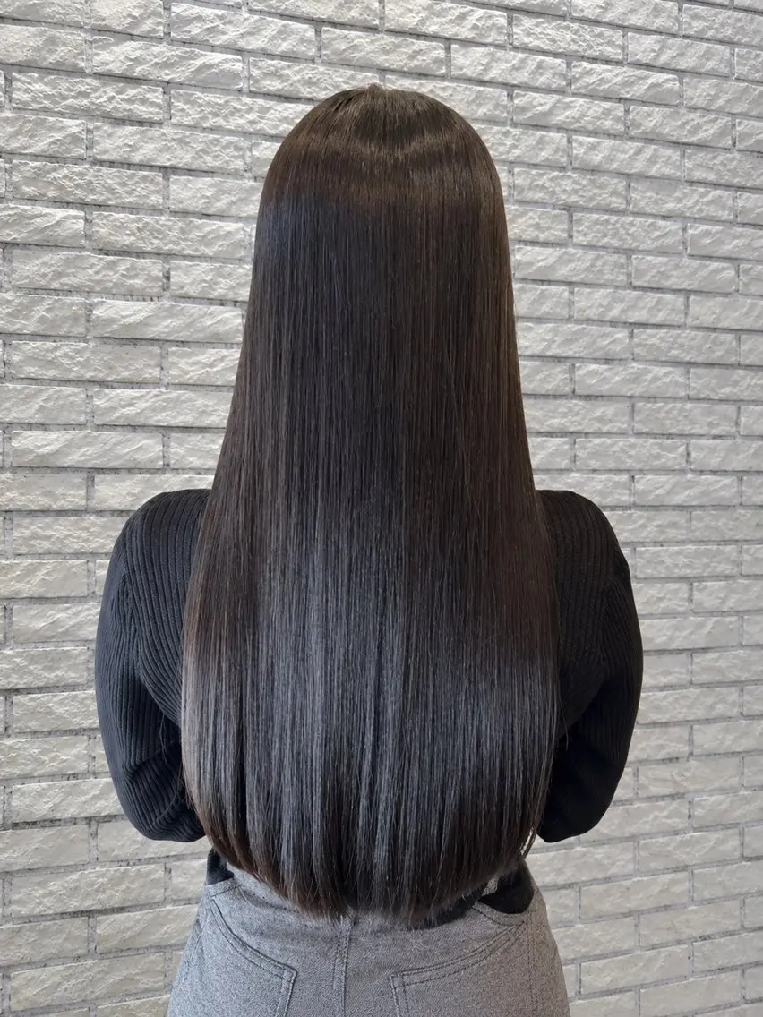 ロング 透明感カラー特化若山 結愛のヘアスタイル