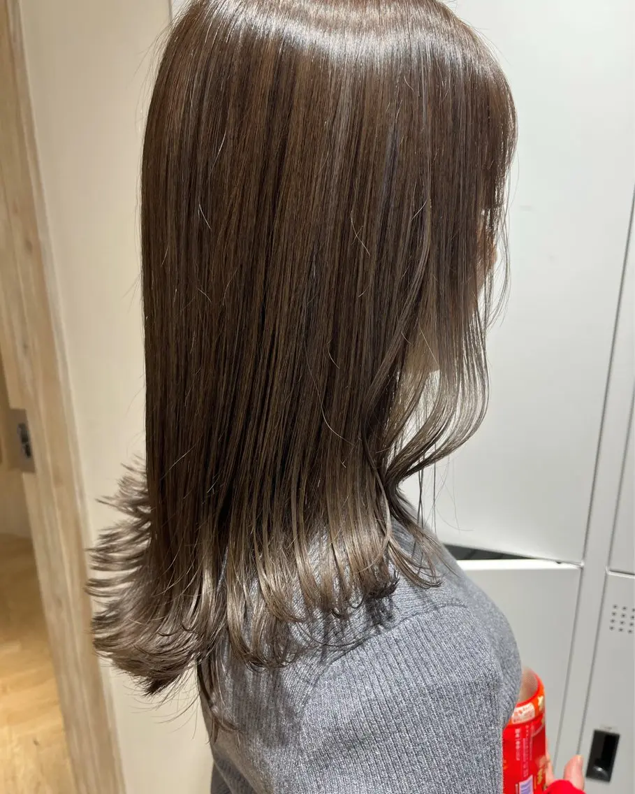 ロング カラー アッシュ ベージュカラー 透明感カラー カット ヘアカラー トリートメント サソウ ユリエ🥥のヘアスタイル