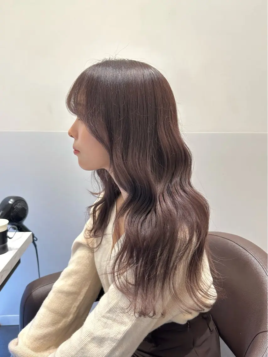 セミロング カラー ベージュカラー ブリーチ ラベンダーカラー ラベンダーベージュ ブリーチなしカラー 矢野 晃平のヘアスタイル