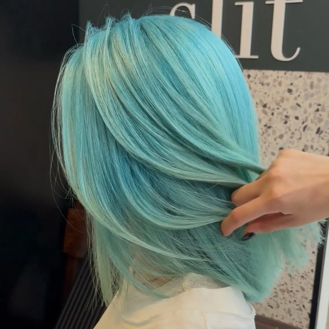 ミディアム カラー ブルーカラー デザインカラー ヘアカラー なんば、心斎橋🍓 ハイトーンnicoのヘアスタイル