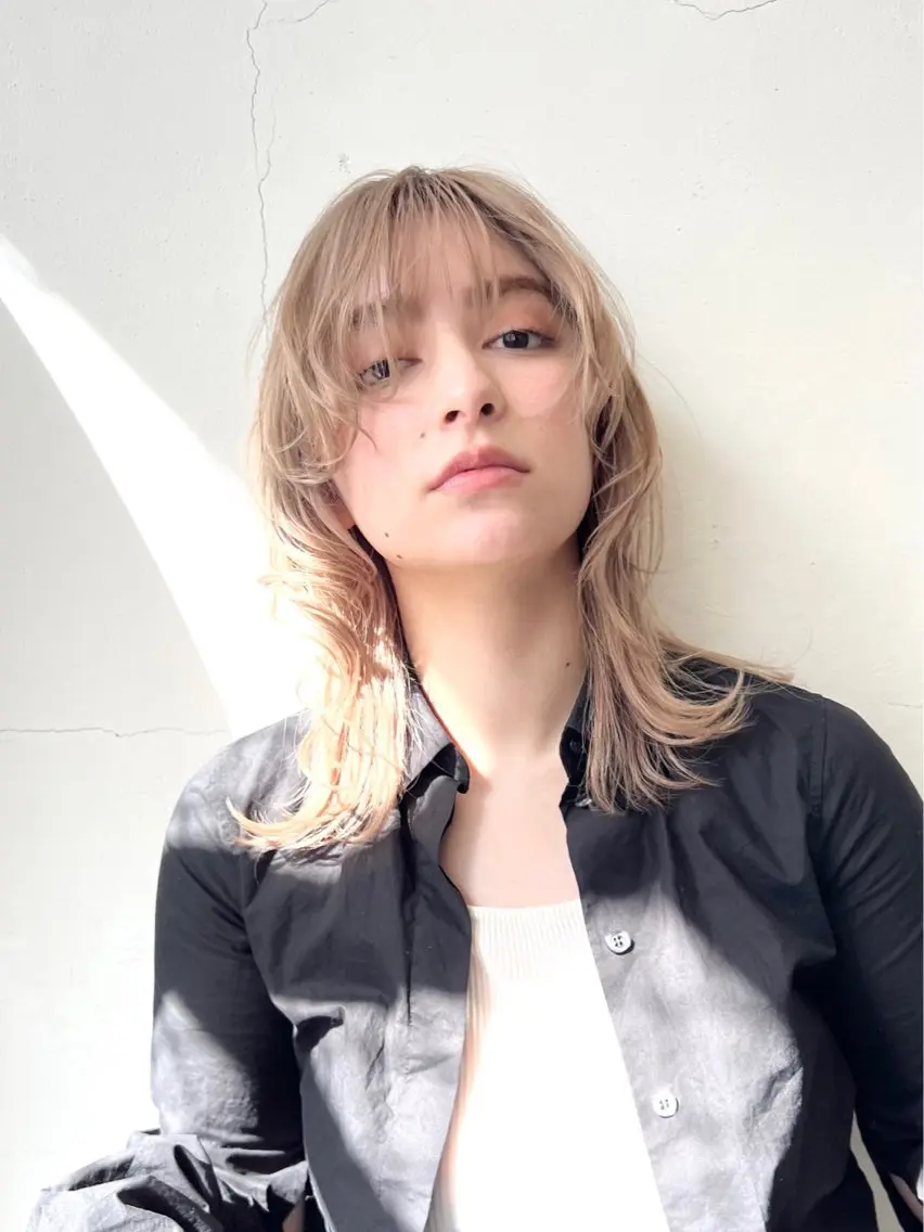 ミディアム カラー ベージュカラー ブリーチ ブロンド ケアブリーチ ミルクティーベージュ HARU//原宿🤍 リピート率NO.1のヘアスタイル