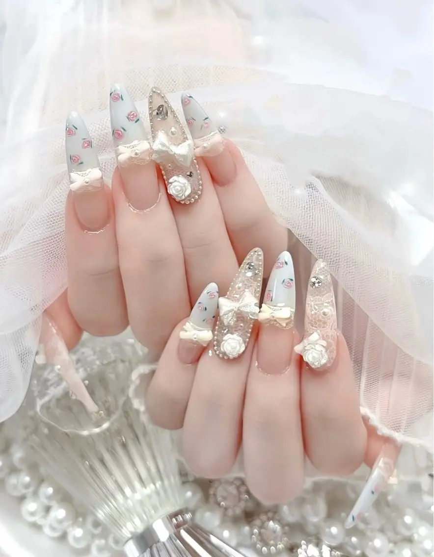 ロング 外国人風カラー 韓国風ヘア ハンドネイル E🌷nail 長さだし専門店のネイルデザイン