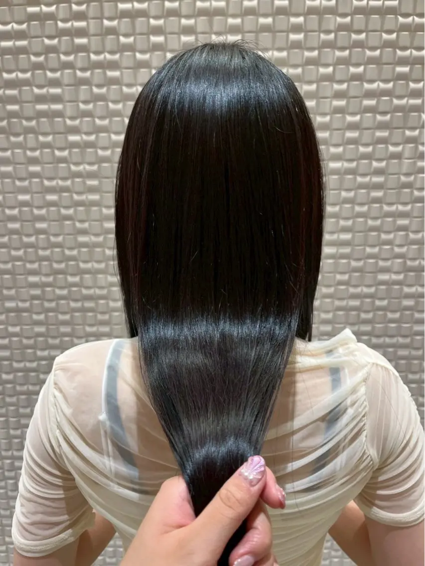 ロング カラー 黒髪 ブルーカラー ブルーブラック ヘアカラー 長谷 理菜のヘアスタイル