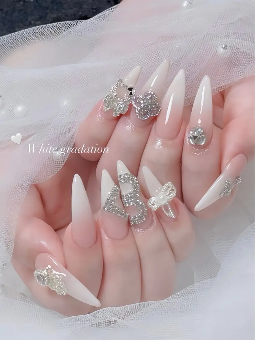 メンズ キッズ ネイル メンズ韓国風 ブルー フラワーネイル キラキラネイル 韓国ネイル ハンドネイル Rin Nail 新大久保店のネイルデザイン