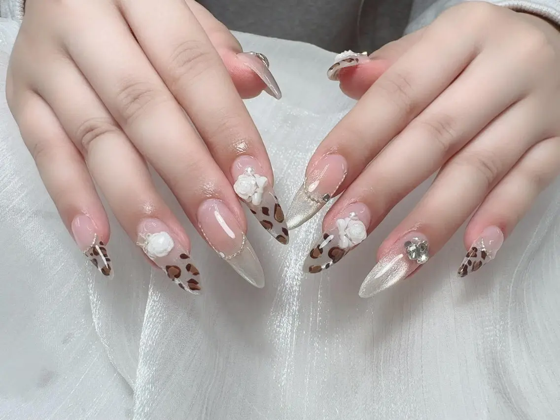 ネイル フレンチネイル 韓国ネイル マグネットネイル ニュアンスネイル オフィスネイル ハンドネイル ハンドケア Hara Nail 【持ち込みOK】のネイルデザイン
