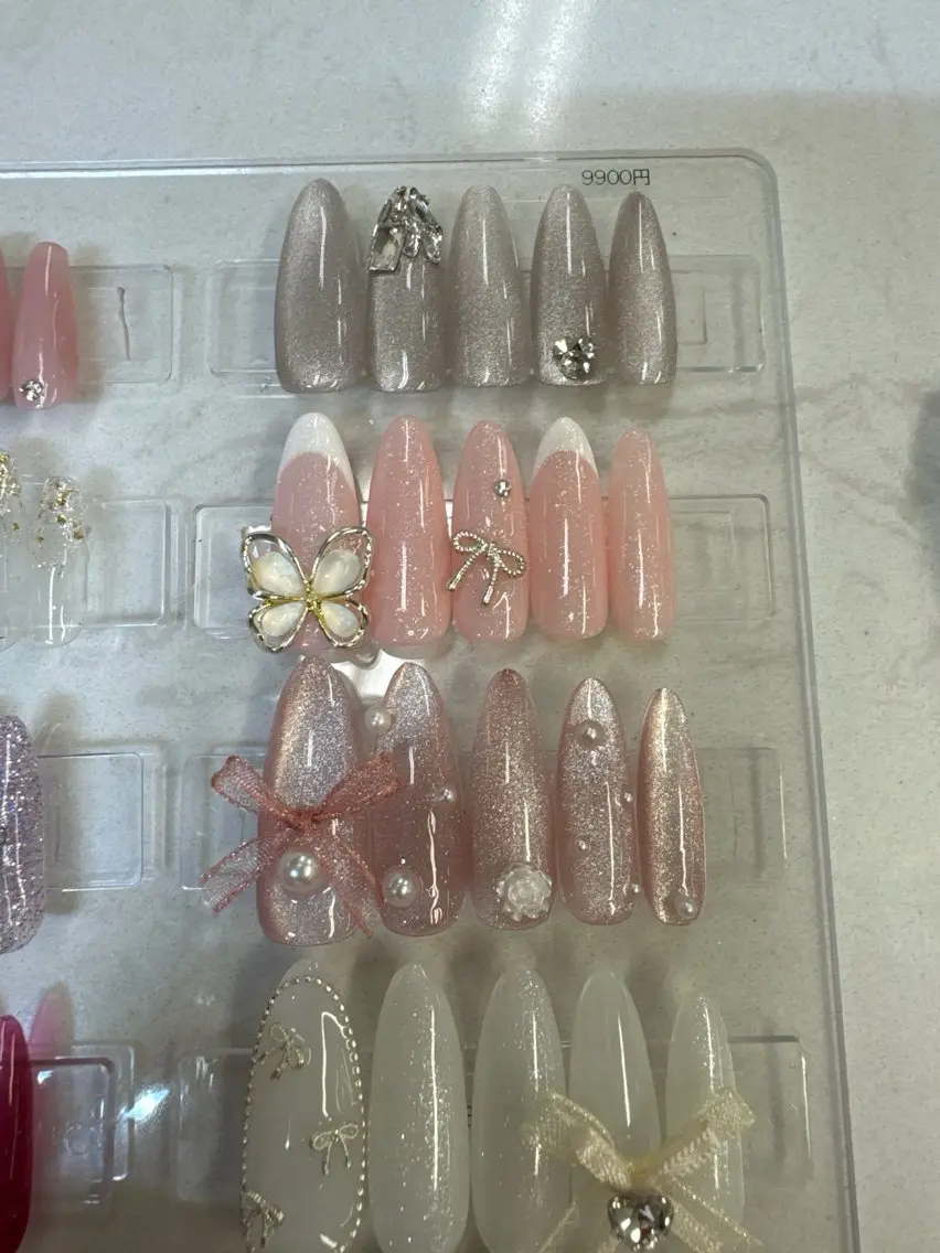 ネイル フレンチネイル ジェルネイル ガラスフレンチ キラキラネイル マグネットネイル ハンドネイル Queeens nailのネイルデザイン