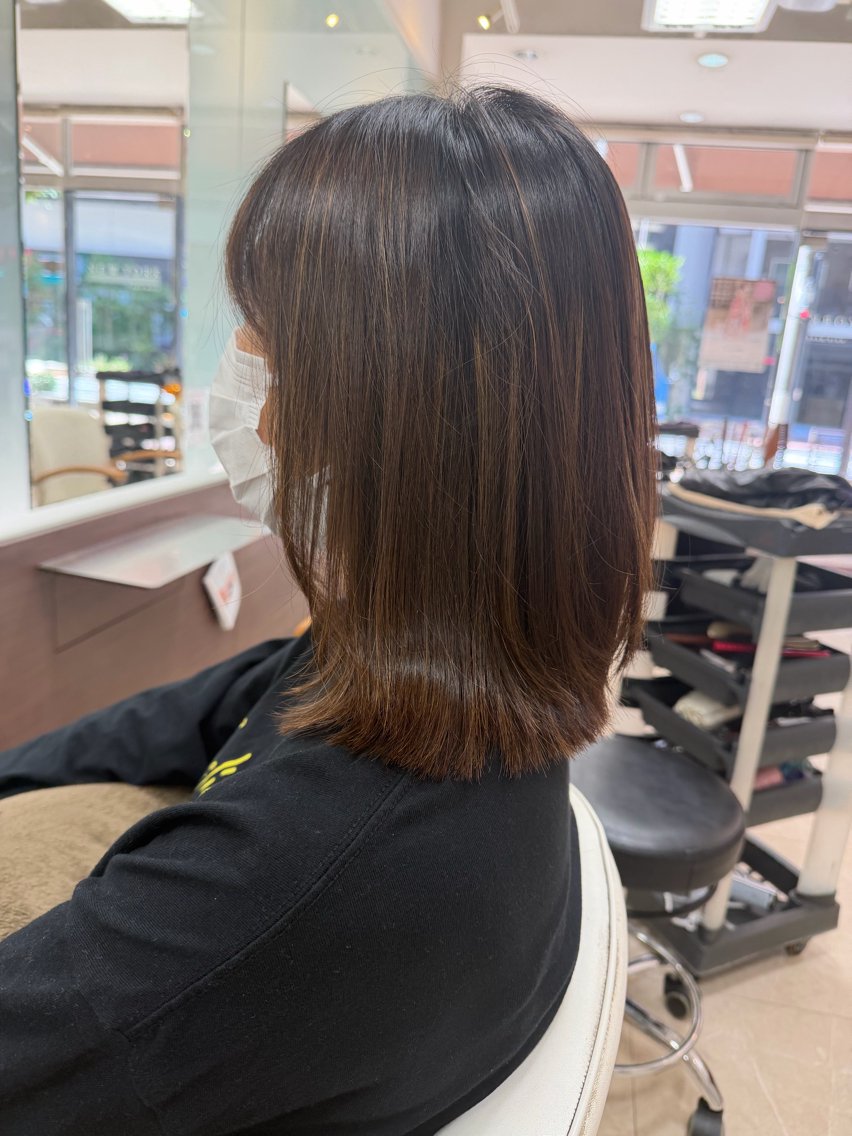 ミディアム moe  矯正 さらさらストレートのヘアスタイル