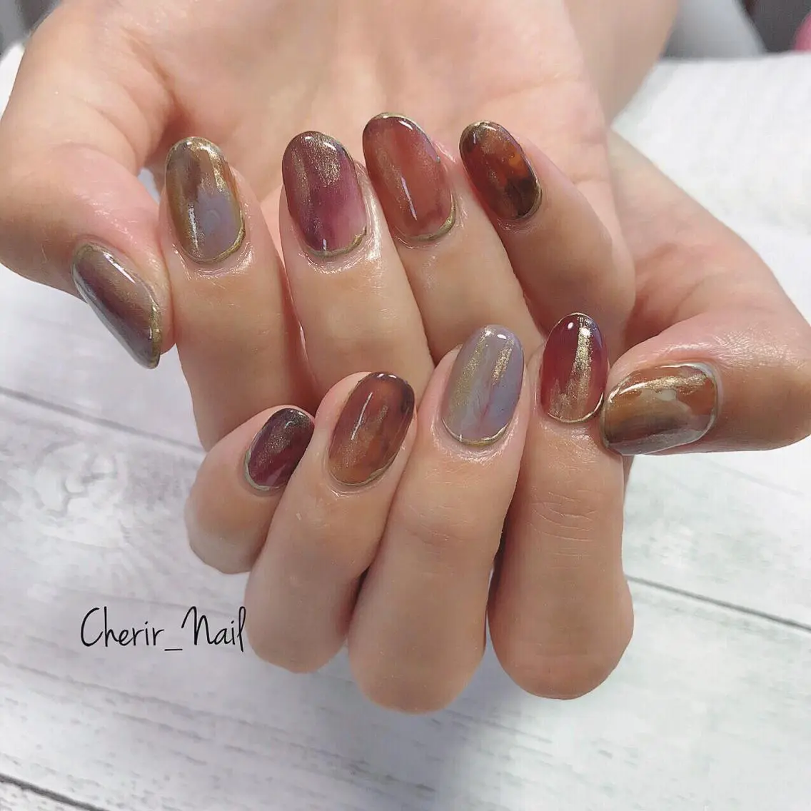ネイル アートネイル ブラウン ゴールド ラメ(グリッター) ニュアンスネイル Cherirnail kaoriのネイルデザイン