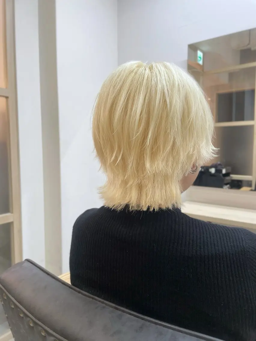 ミディアム カラー 外ハネヘア ウルフカット ☁️ケアブリーチ￤ ウルフ￤Shioriのヘアスタイル