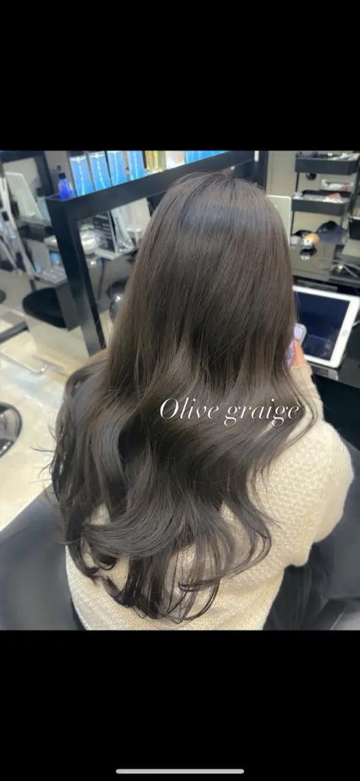 ロング カラー 透明感カラー グレージュ オリーブグレージュ オリーブグレー 秋屋 美々梨のヘアスタイル