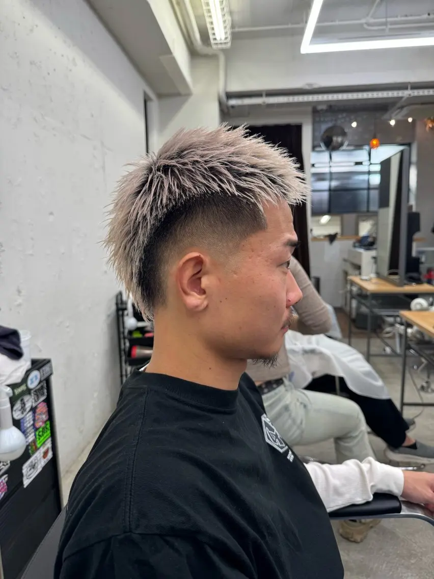 ショート メンズ メンズブリーチ フェードカット メンズショート スキンフェード スパイキーショート カット トリートメント 💈メンズ特化💈 TASUKUのヘアスタイル