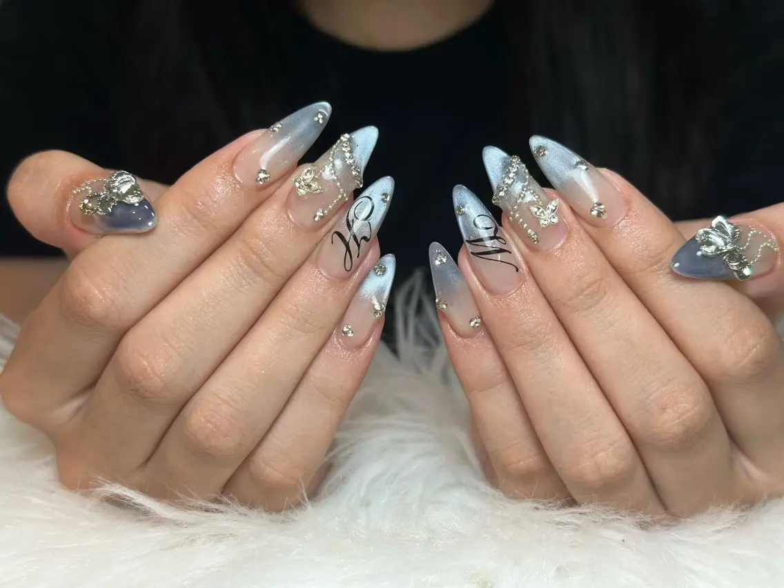 ネイル チークネイル ドット フレンチネイル グラデーション 韓国ネイル ハンドネイル Lisa Nail Salonのネイルデザイン