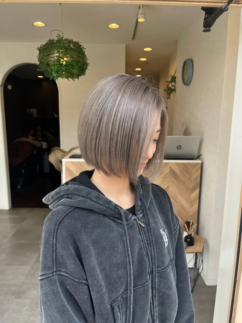 ショート ブリーチカラー HAZUKI🦖のヘアスタイル