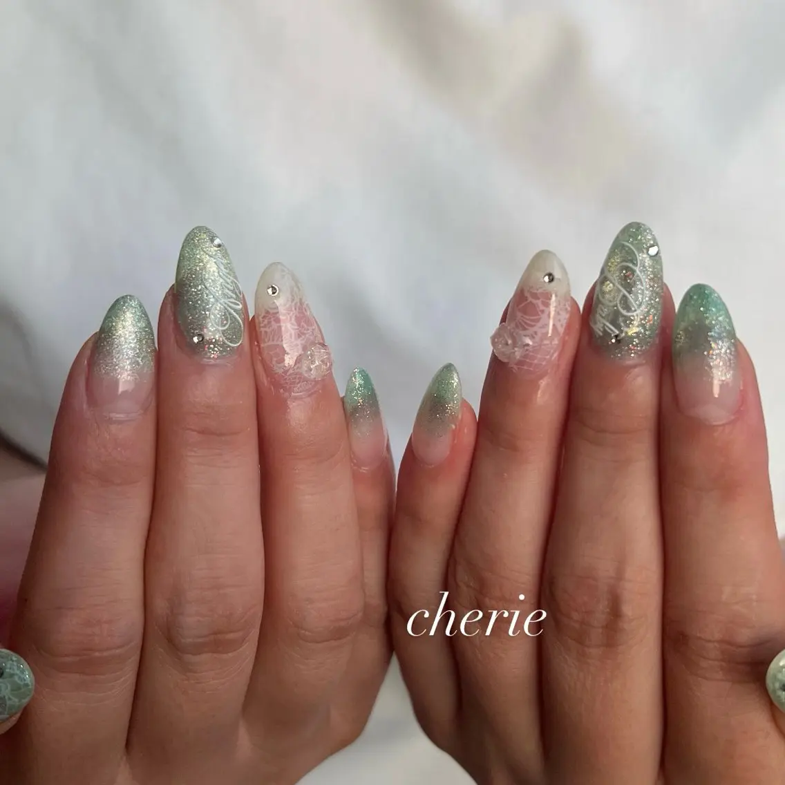 ネイル グリーン レース ハンドネイル Chérie moenaのネイルデザイン