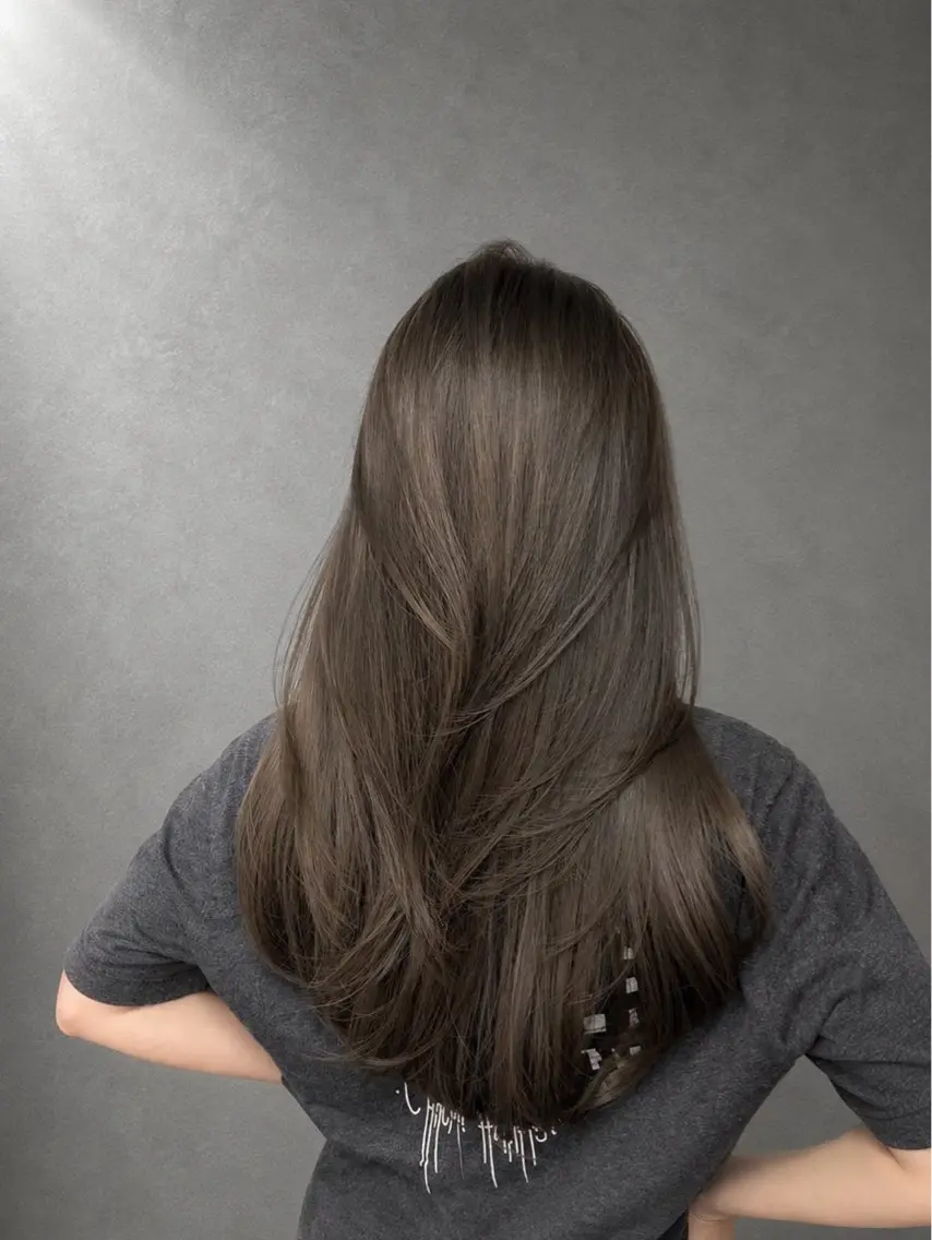 カラー 坂井 朱里のヘアスタイル