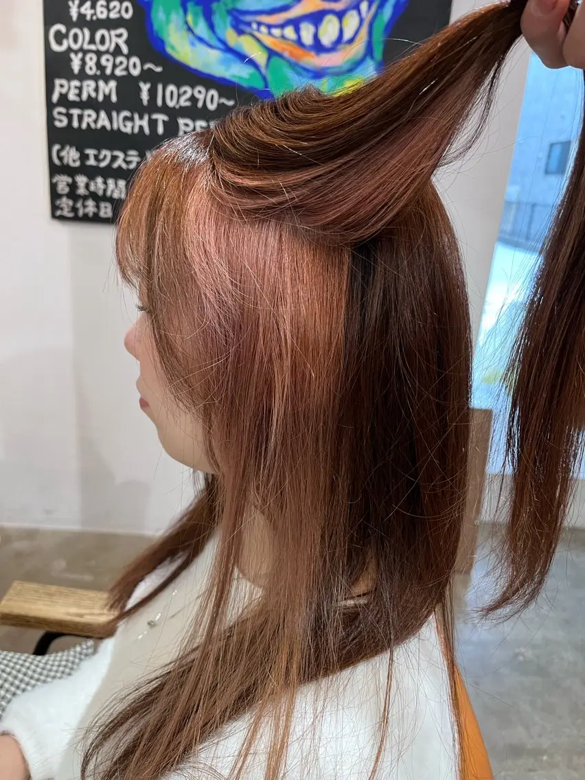 ロング カラー インナーカラー トイ ハルトのヘアスタイル