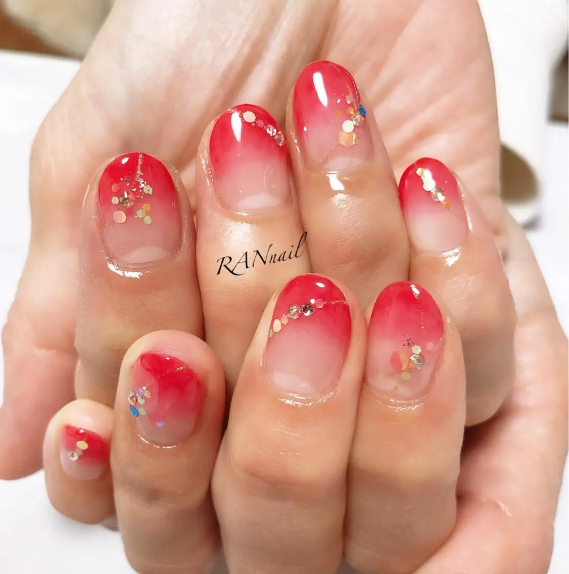 ネイル フットネイル グラデーション ホログラムネイル キラキラネイル オフィスネイル ハンドネイル フットネイル RAN nailのネイルデザイン
