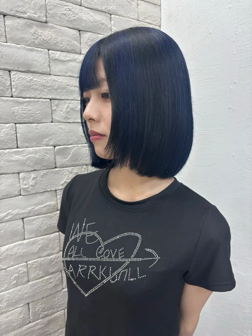 ミディアム カラー ブリーチ デザインカラー ハイトーンカラー ネイビーカラー シルバー ヘアカラー ブリーチ透明感カラー 🍀mizuki🍀のヘアスタイル