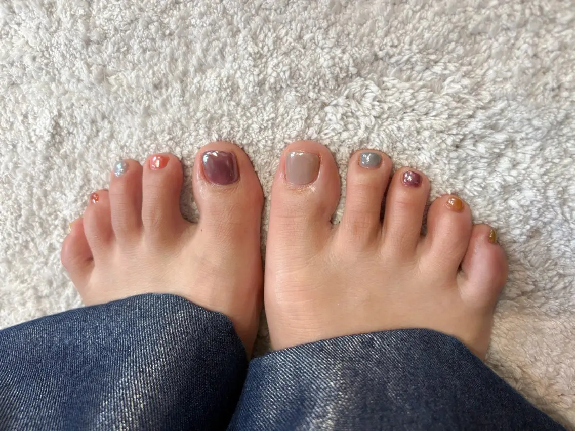 ネイル フットネイル 🌲🌳🚪iiit o🌲🌳🌲のネイルデザイン