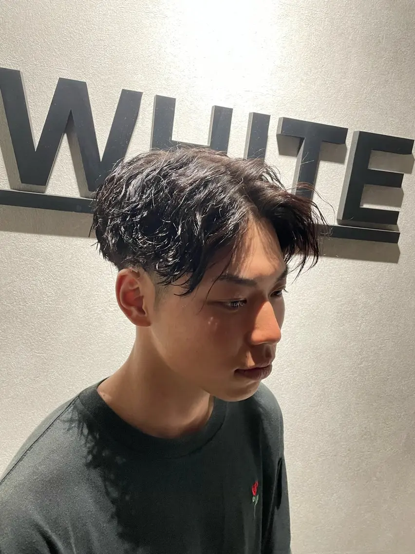 ショート パーマ ヘアアレンジ メンズ 波巻きパーマ _WHITE / KENTOのヘアスタイル