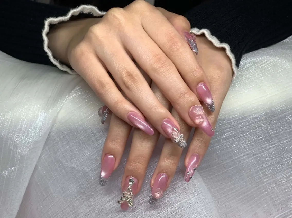 ネイル オーロラネイル 氷ネイル・うるうるネイル 韓国ネイル 水色 夏ネイル ハンドネイル kirakime nailのネイルデザイン