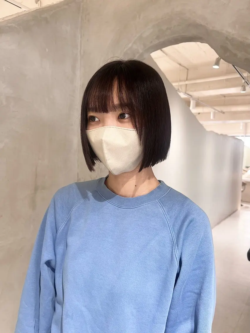 ミディアム 切りっぱなしボブ/ 艶カラー/綾莉のヘアスタイル