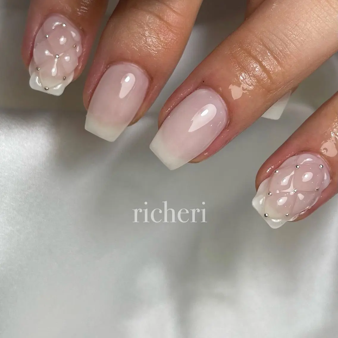 ミディアム ネイル ハンドネイル richeri beautyのエステ・リラクイメージ