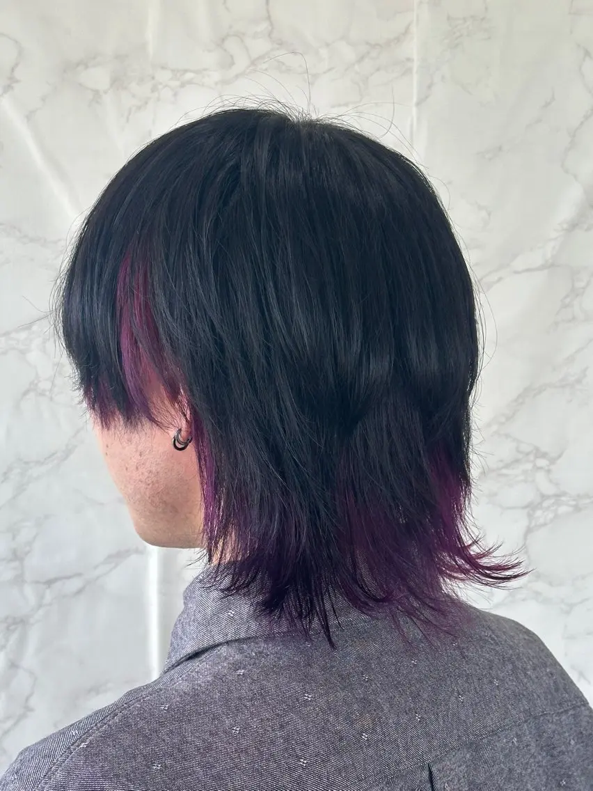 ミディアム カラー パープルカラー ウルフカット 福本 ルミのヘアスタイル