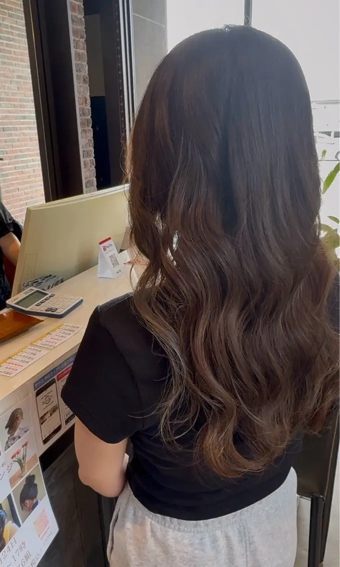 ロング パーマ 藤根 里紗のヘアスタイル
