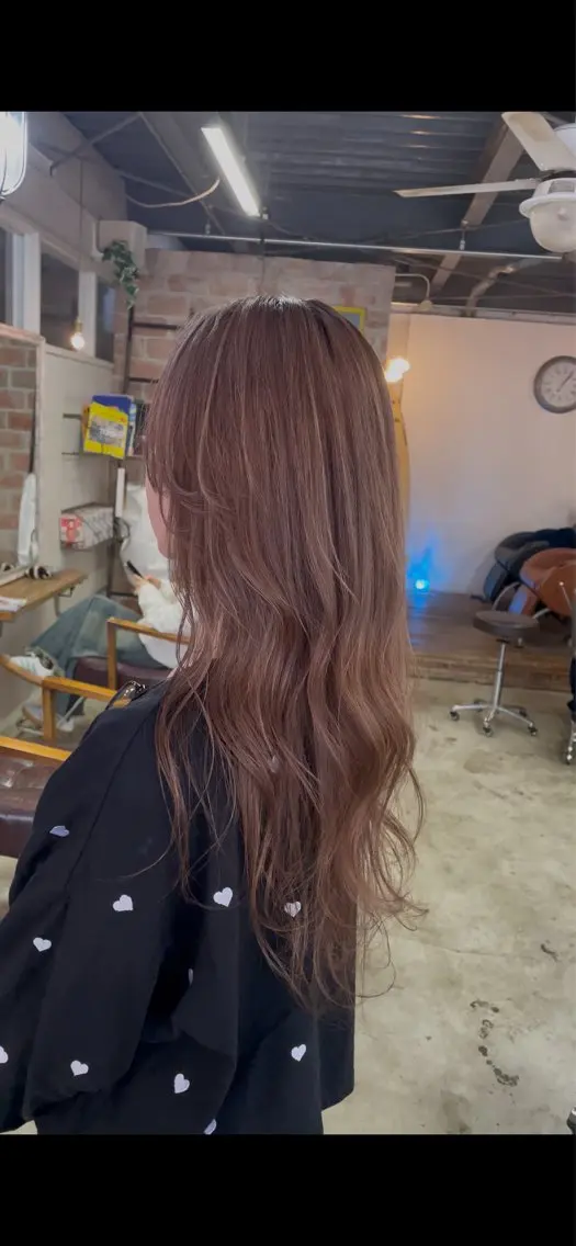 カラー ハイライトカラー 岩佐 怜のヘアスタイル